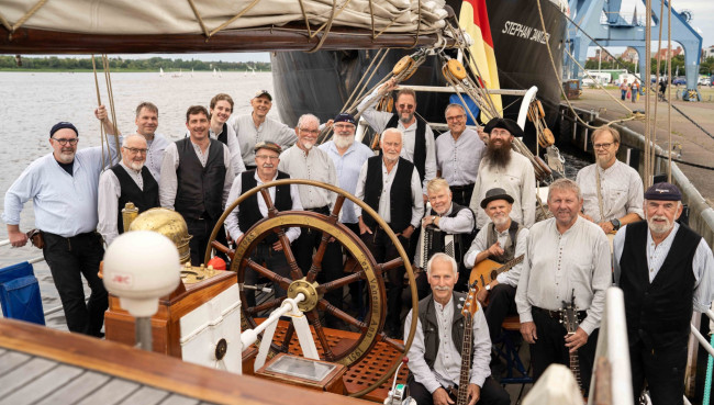 BREITLINGs spielen vor der Hafendommel 